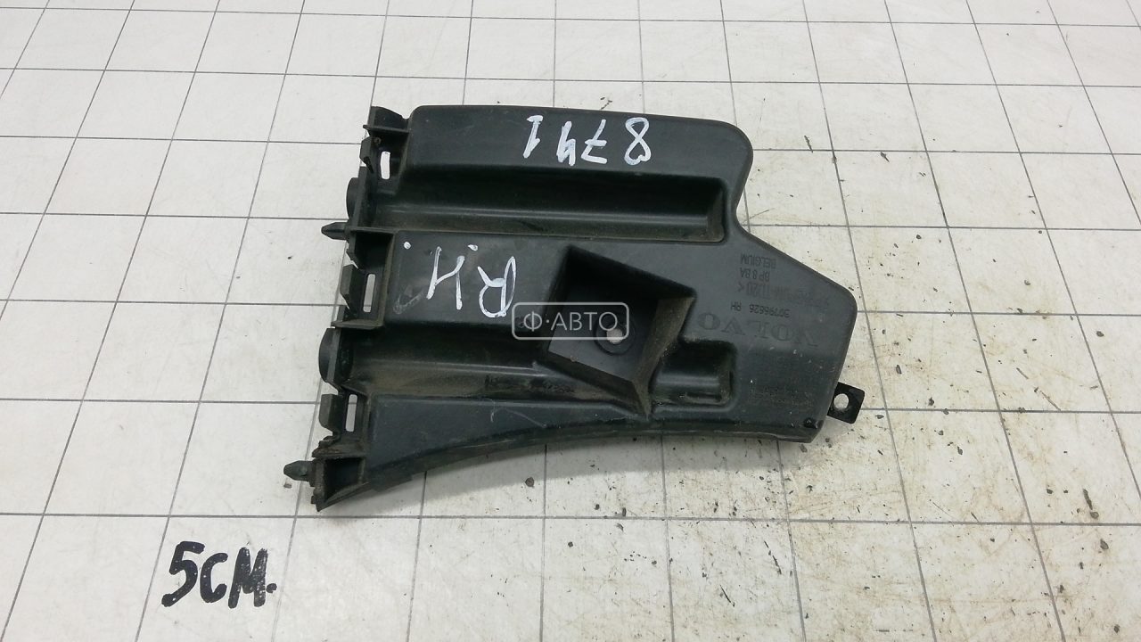 Крепление бампера заднее