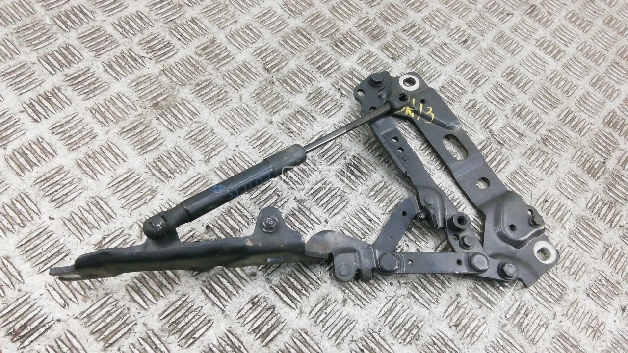 Петля капота