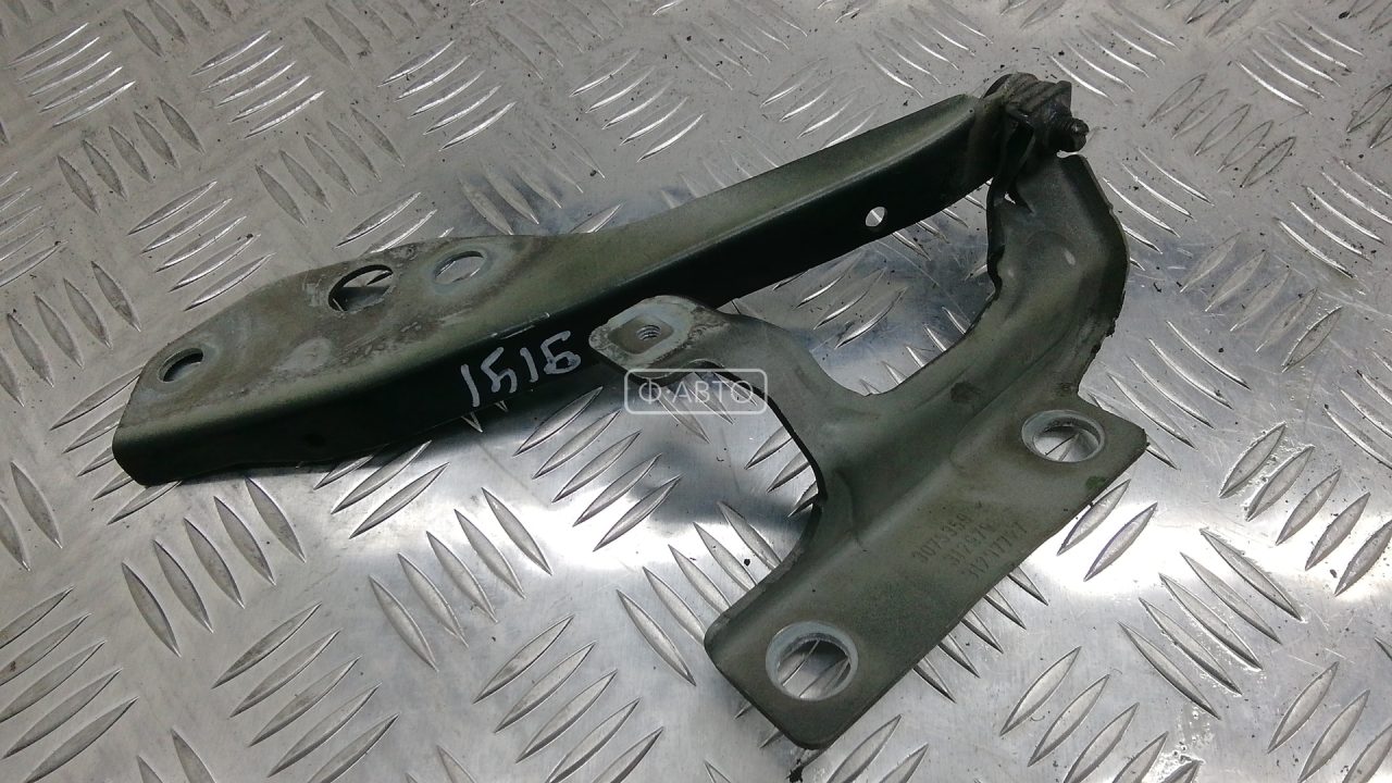 Петля капота