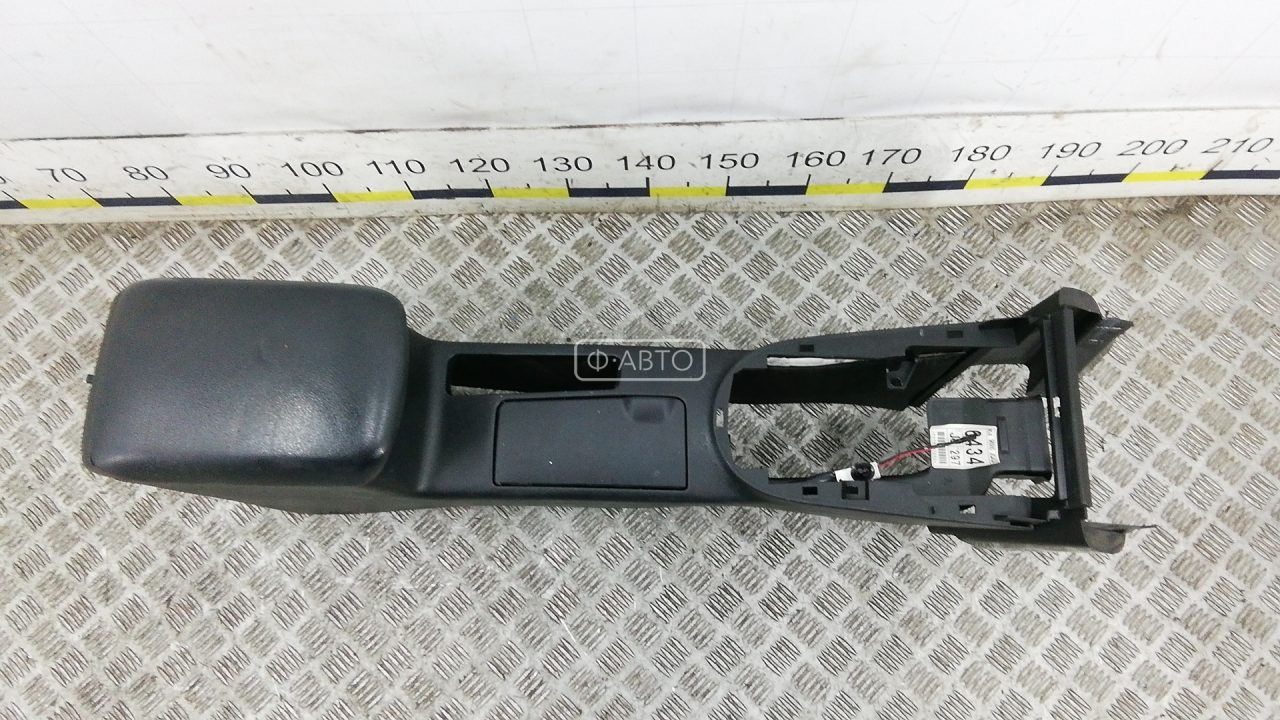 Подлокотник центральный