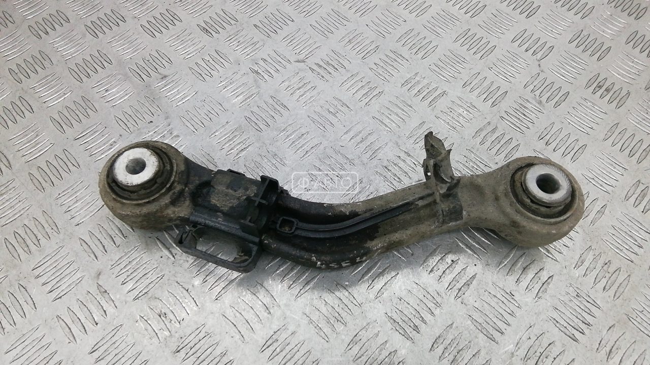 Рычаг передний нижний левый