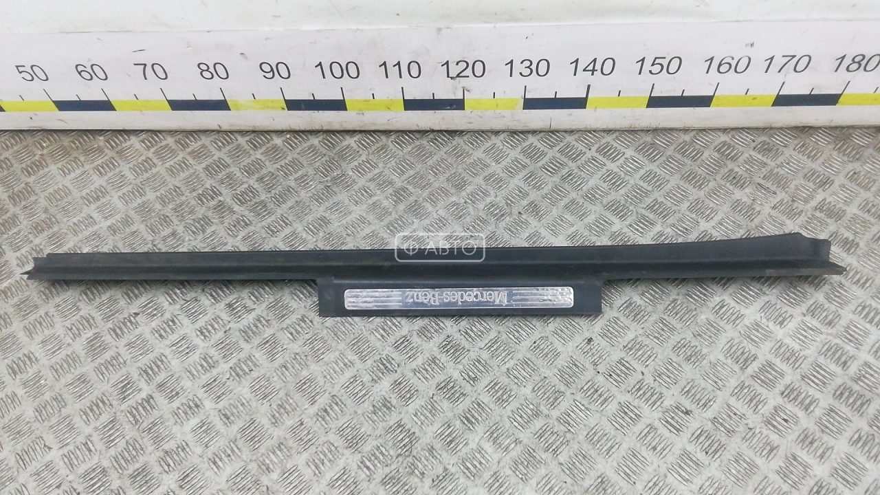 Накладка порога внутренняя левая