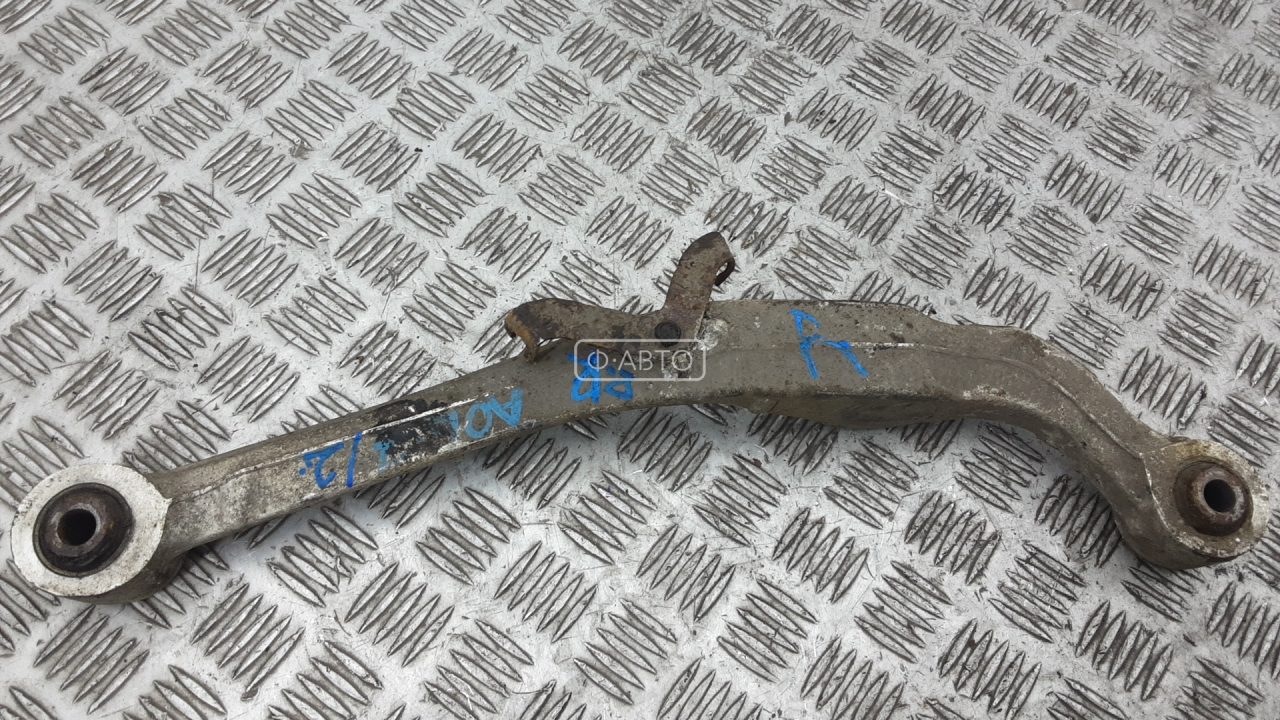 Рычаг передний нижний правый