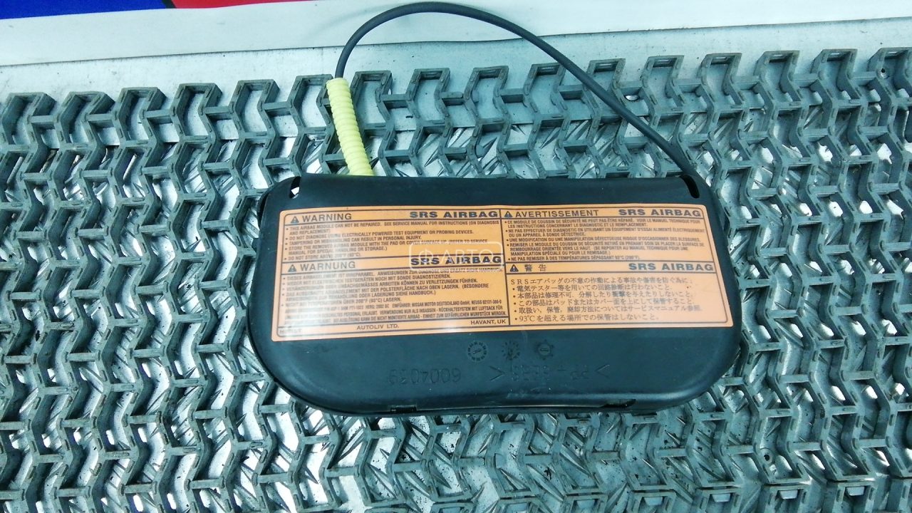 Подушка безопасности пассажира