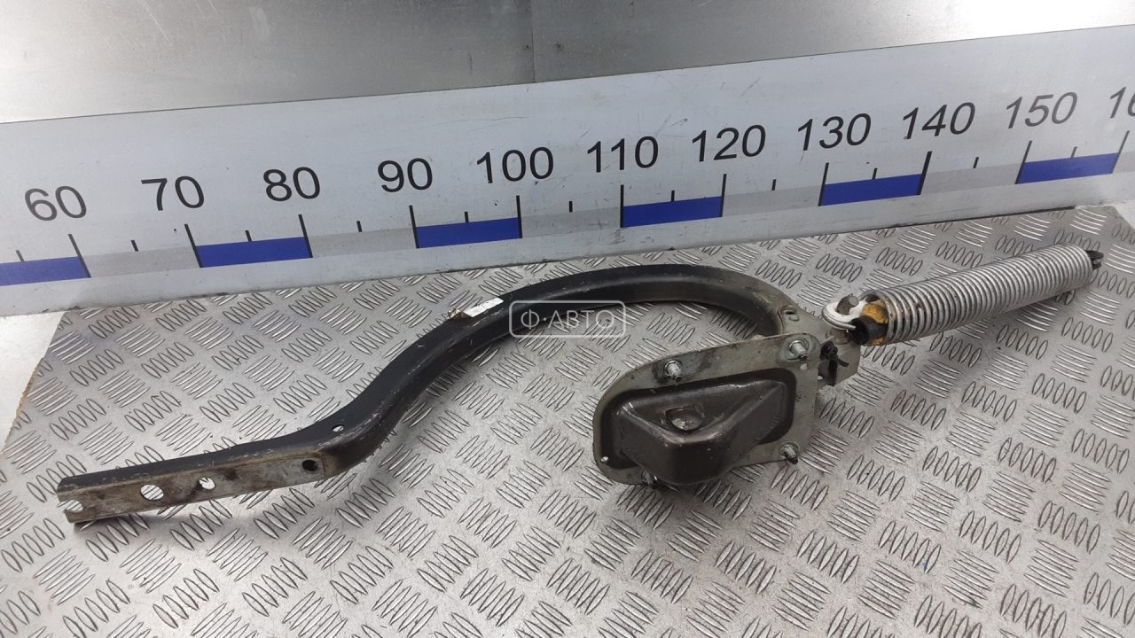 Петля крышки багажника