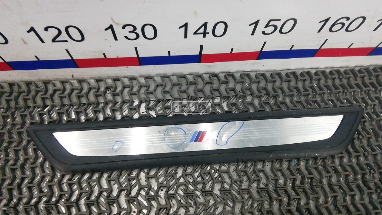 Накладка порога внутренняя правая