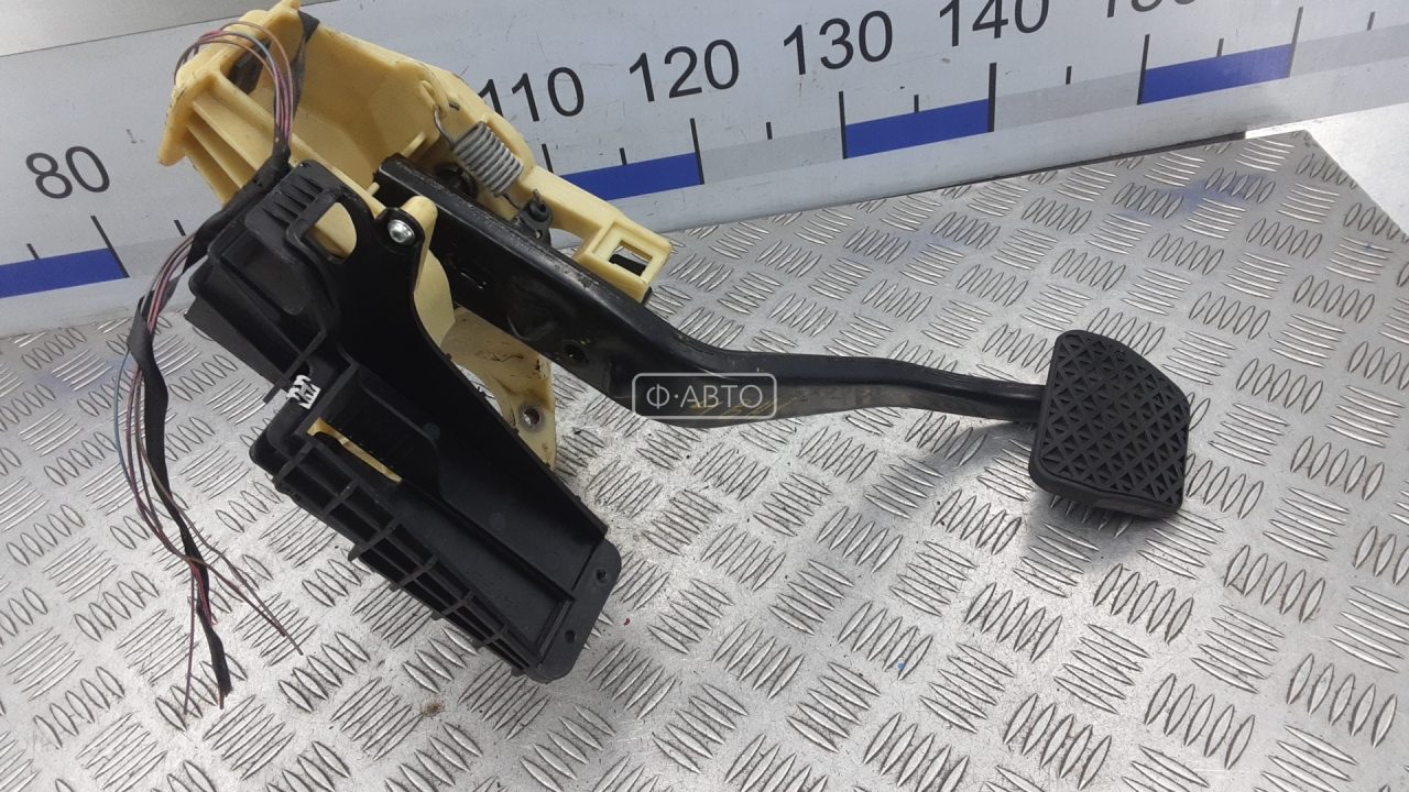 Педаль тормоза