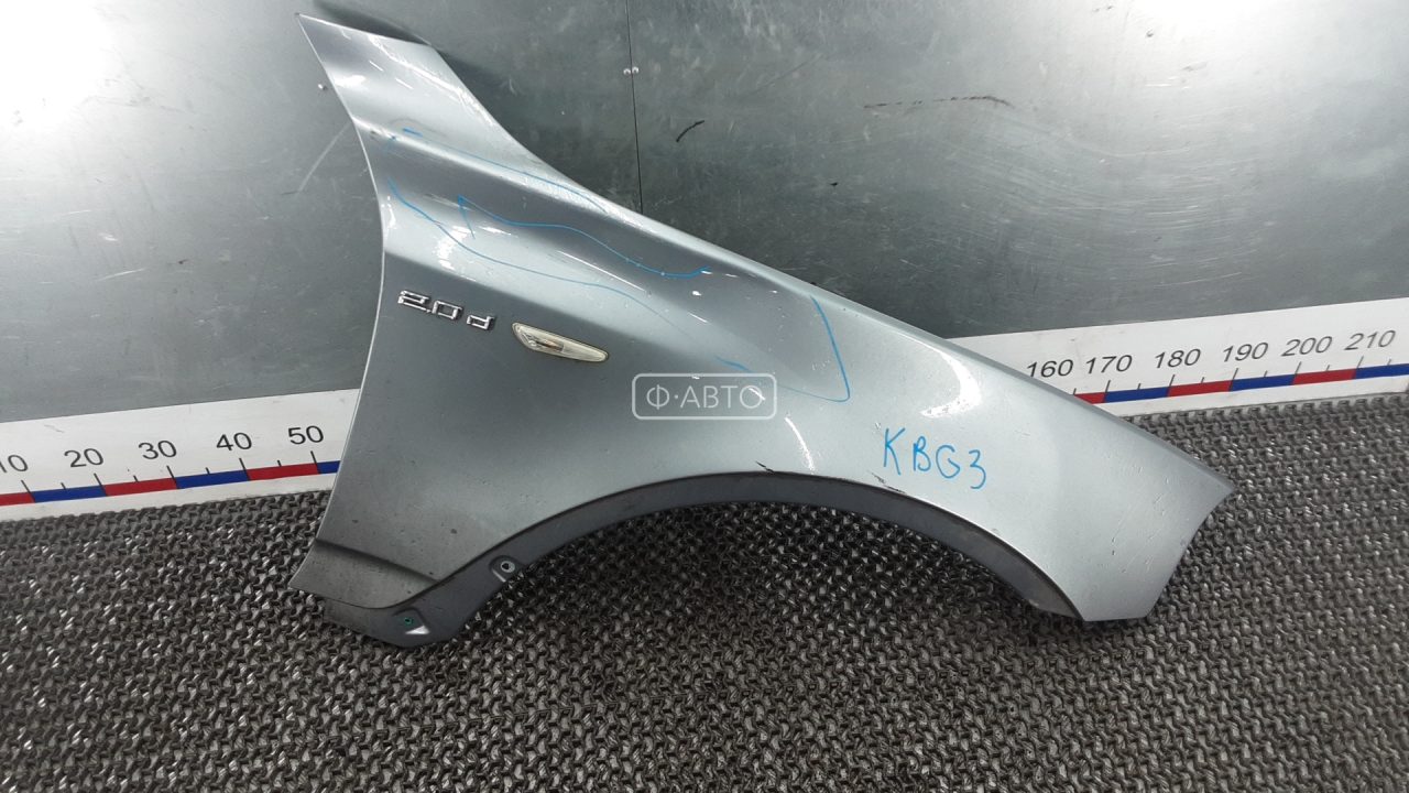 Крыло переднее правое