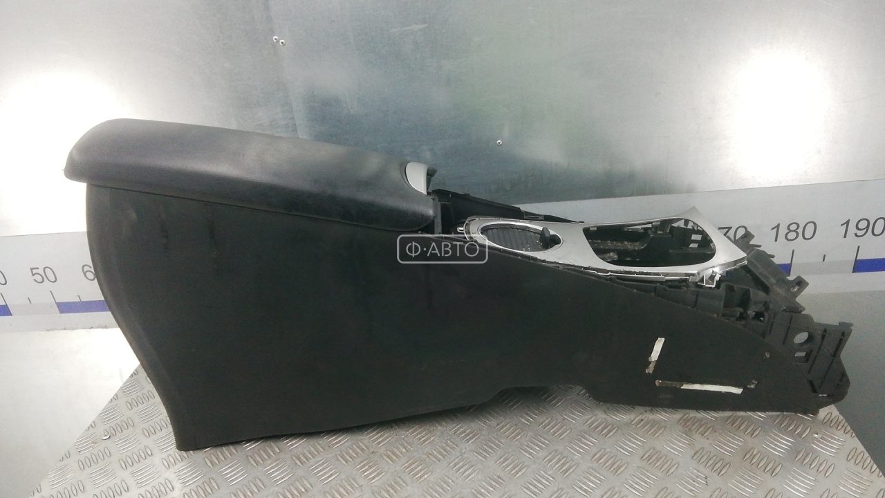 Подлокотник центральный