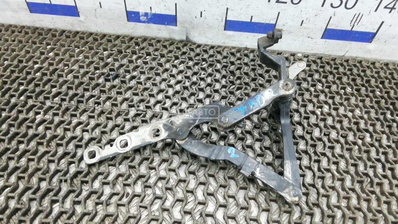 Петля капота