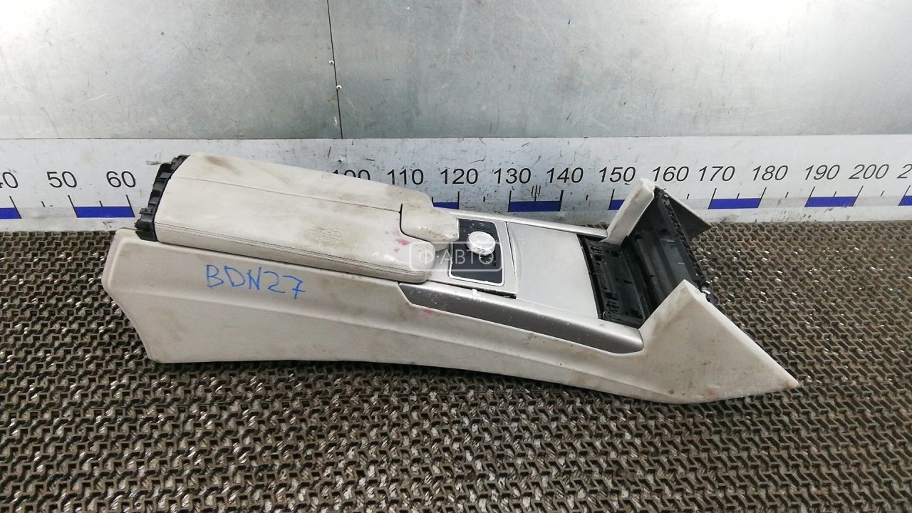 Подлокотник центральный