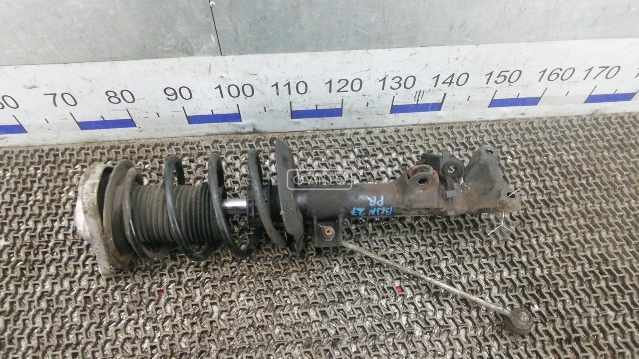 Стойка передняя правая