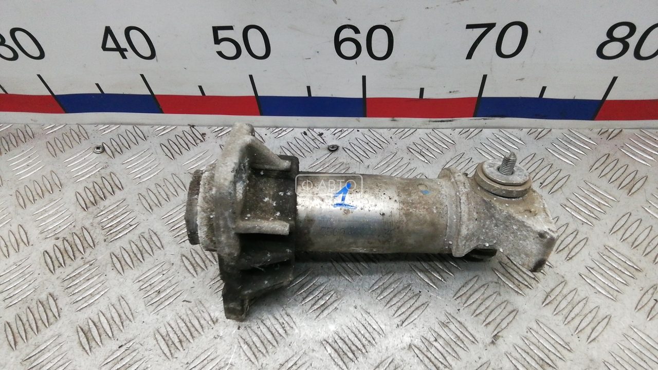 Крепление бампера переднее