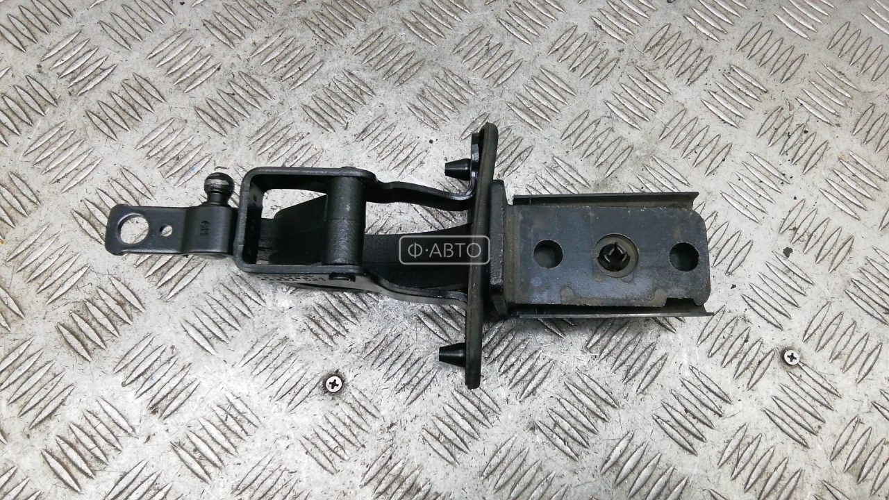 Петля крышки багажника