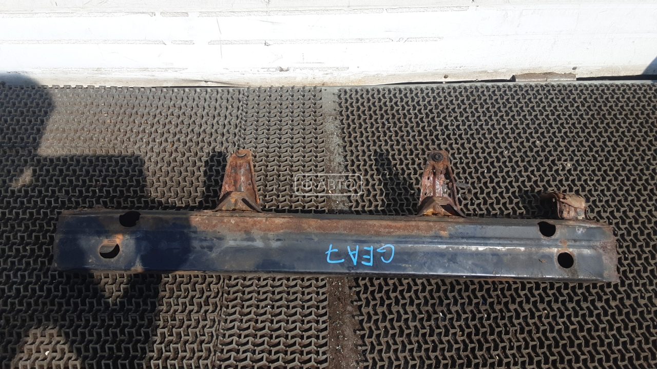 Усилитель бампера передний (кронштейн)