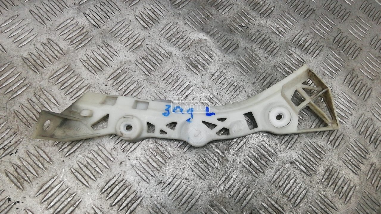 Крепление бампера заднее