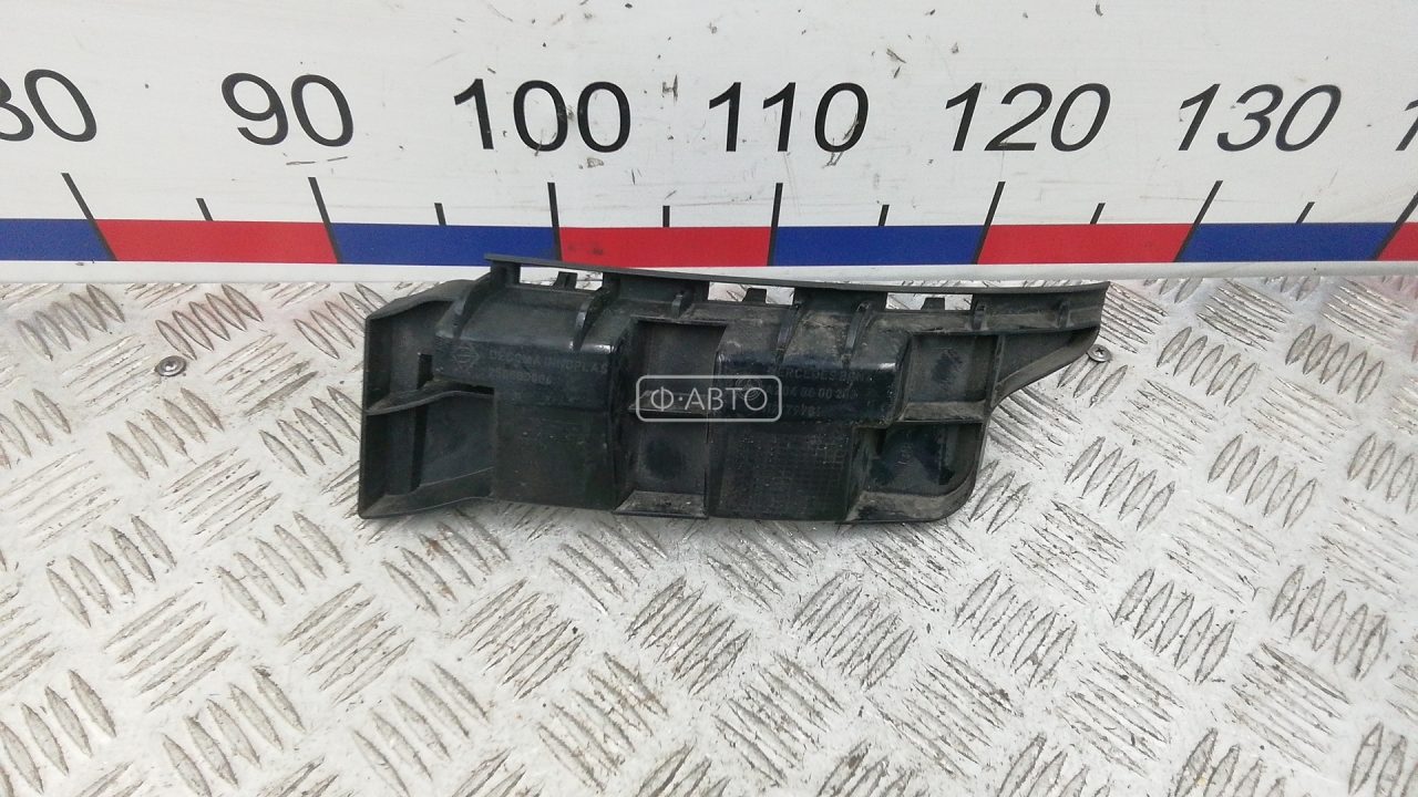 Крепление бампера заднее