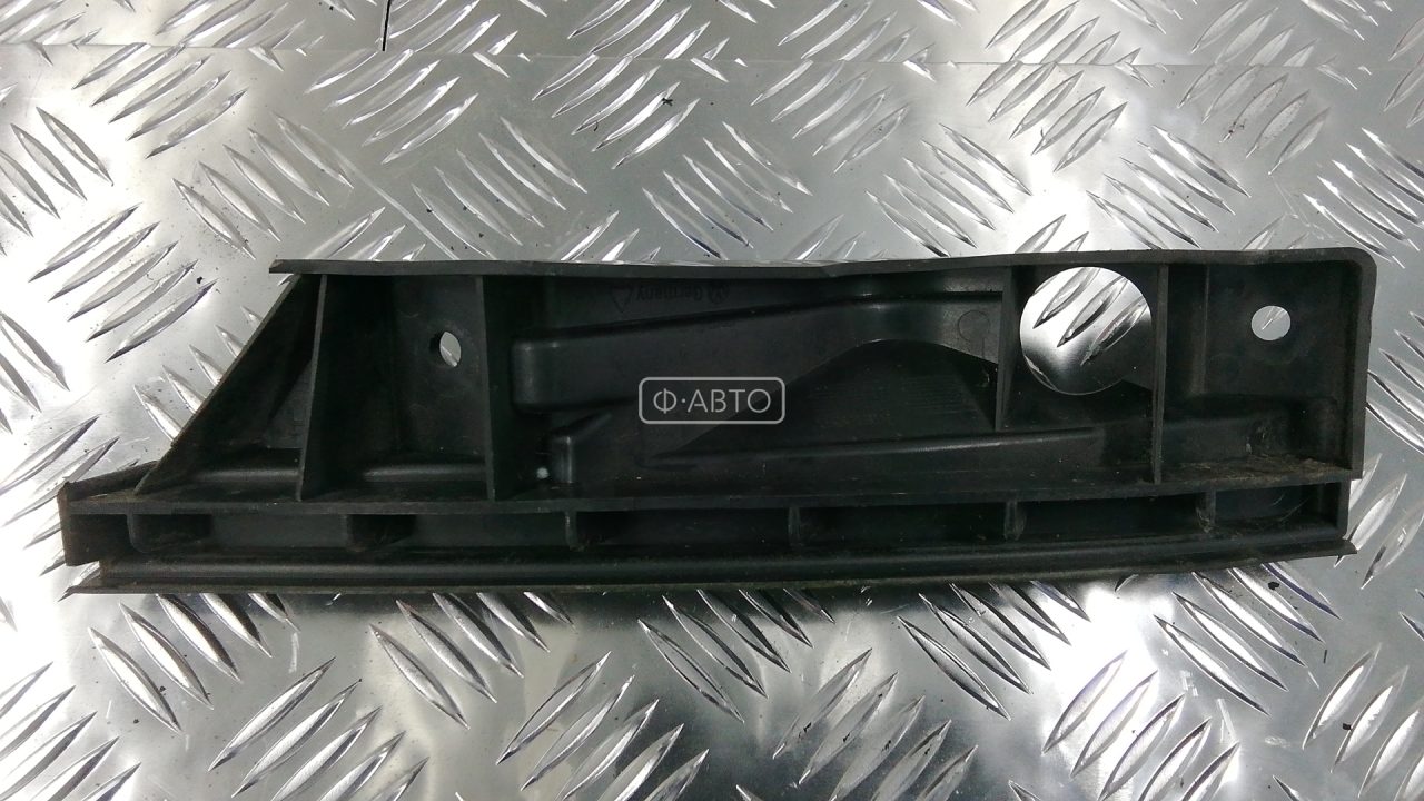 Крепление бампера переднее