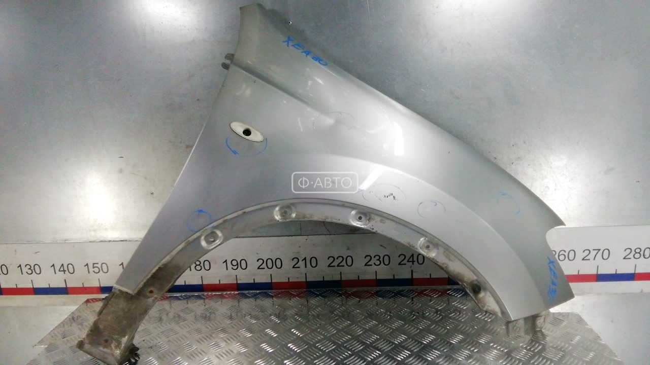 Крыло переднее правое