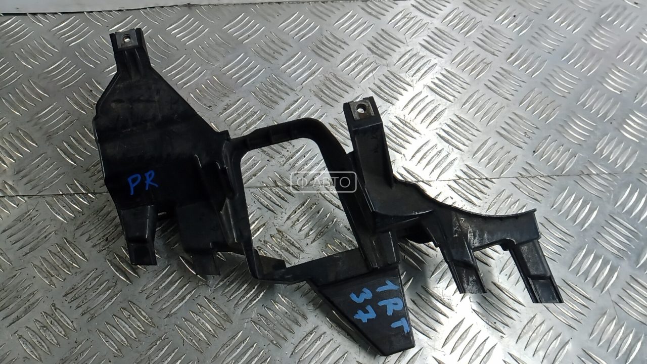 Крепление бампера переднее