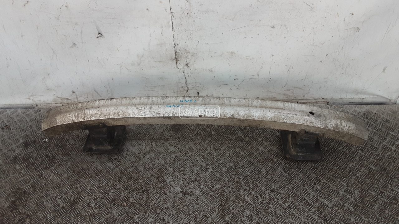 Усилитель бампера передний (кронштейн)