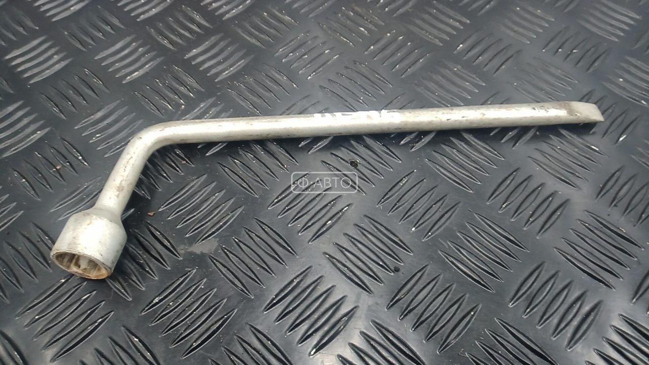 Ключ колесный