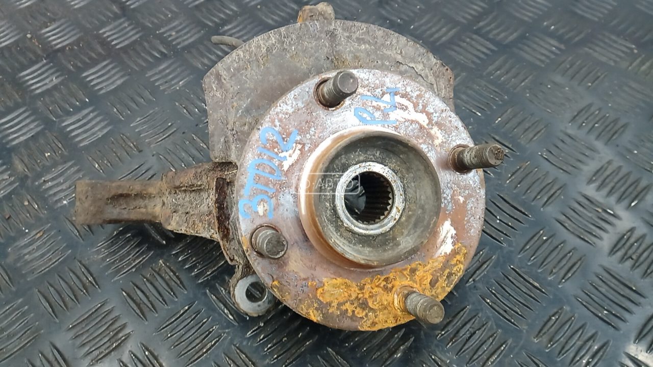 Ступица передняя левая