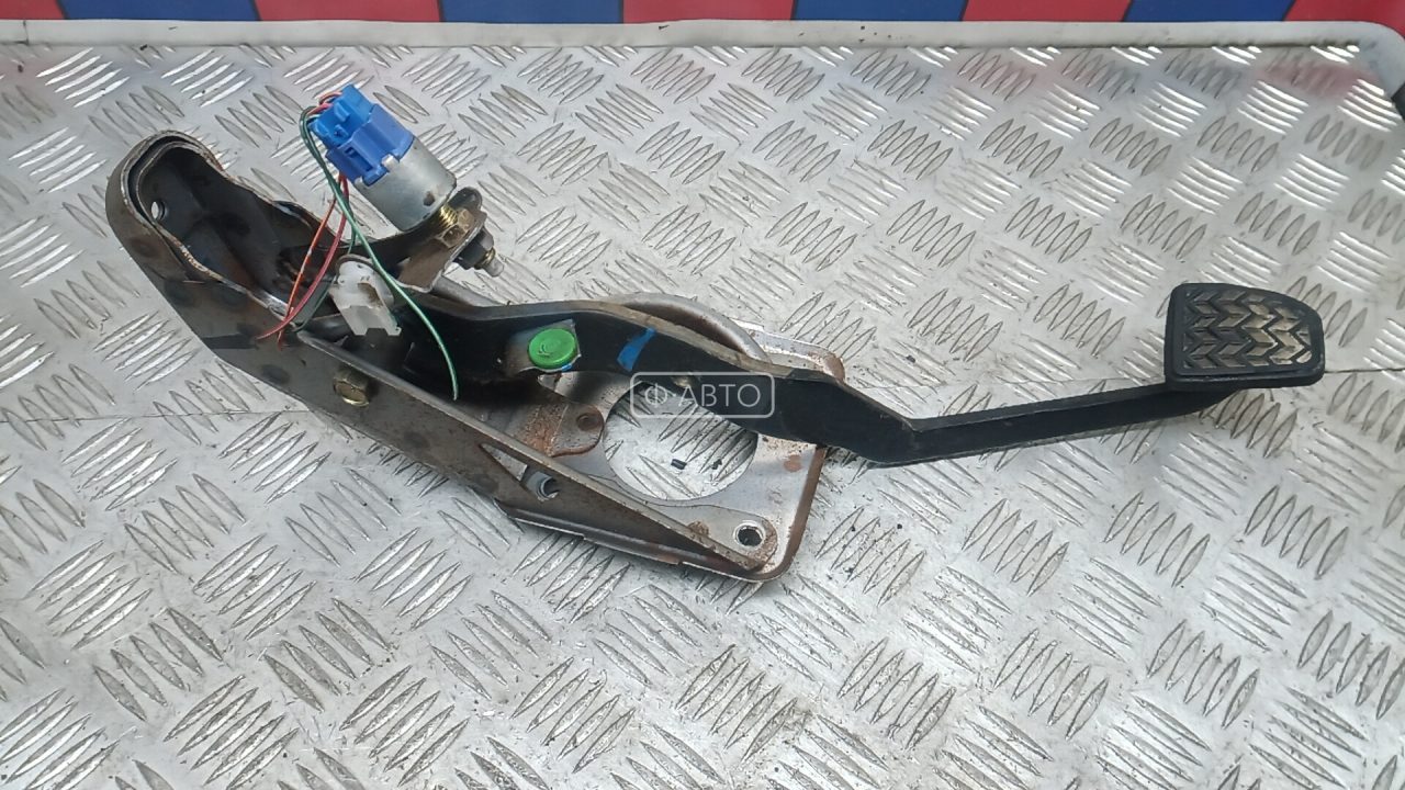 Педаль тормоза