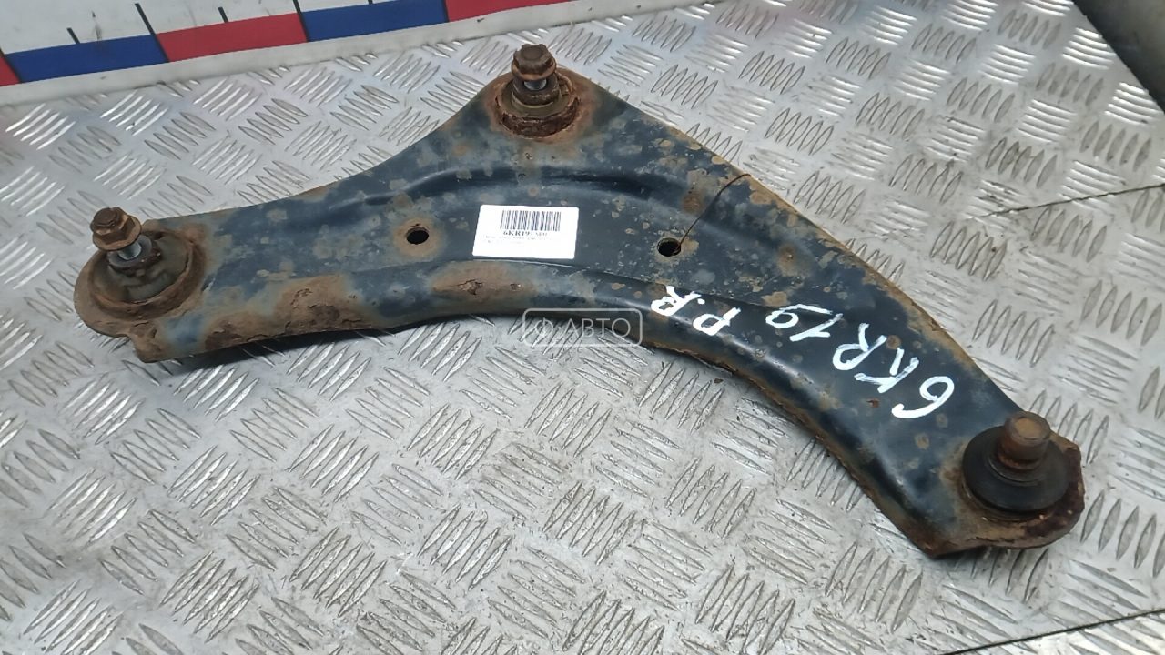 Рычаг передний нижний правый