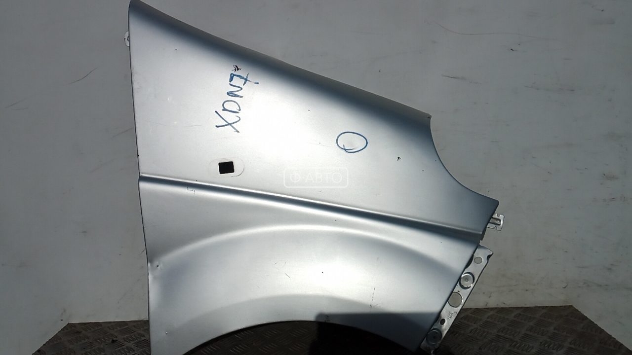 Крыло переднее правое