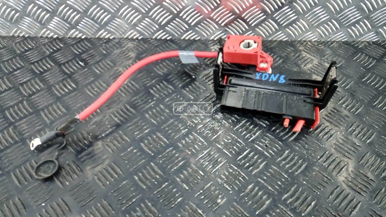 Клемма аккумулятора плюс