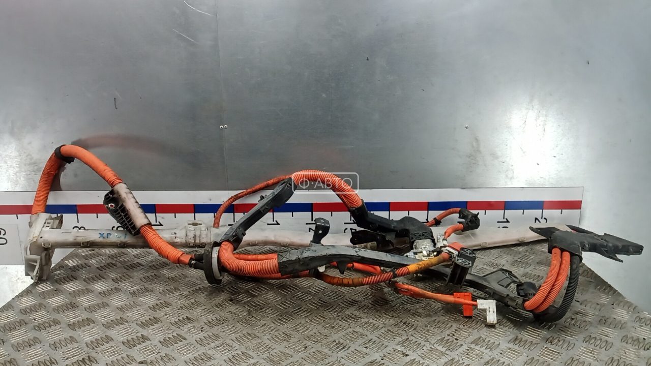 Клемма аккумулятора плюс