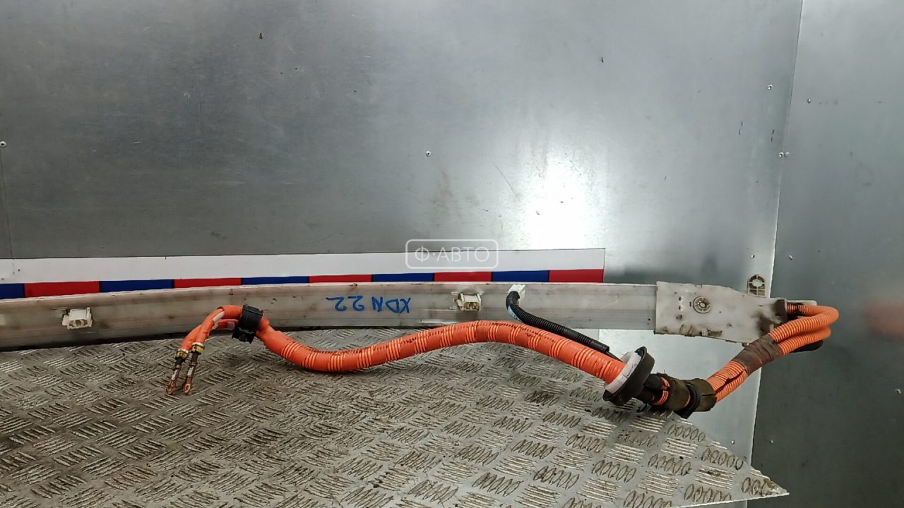 Клемма аккумулятора плюс