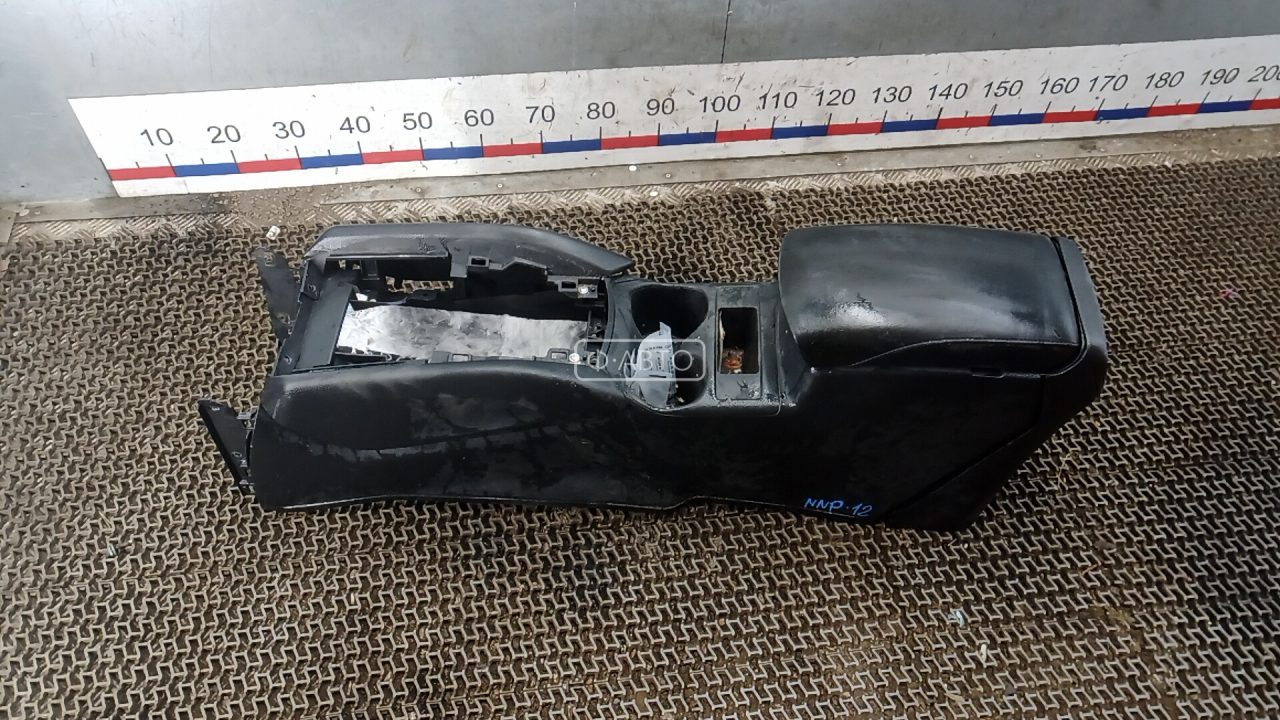 Подлокотник центральный