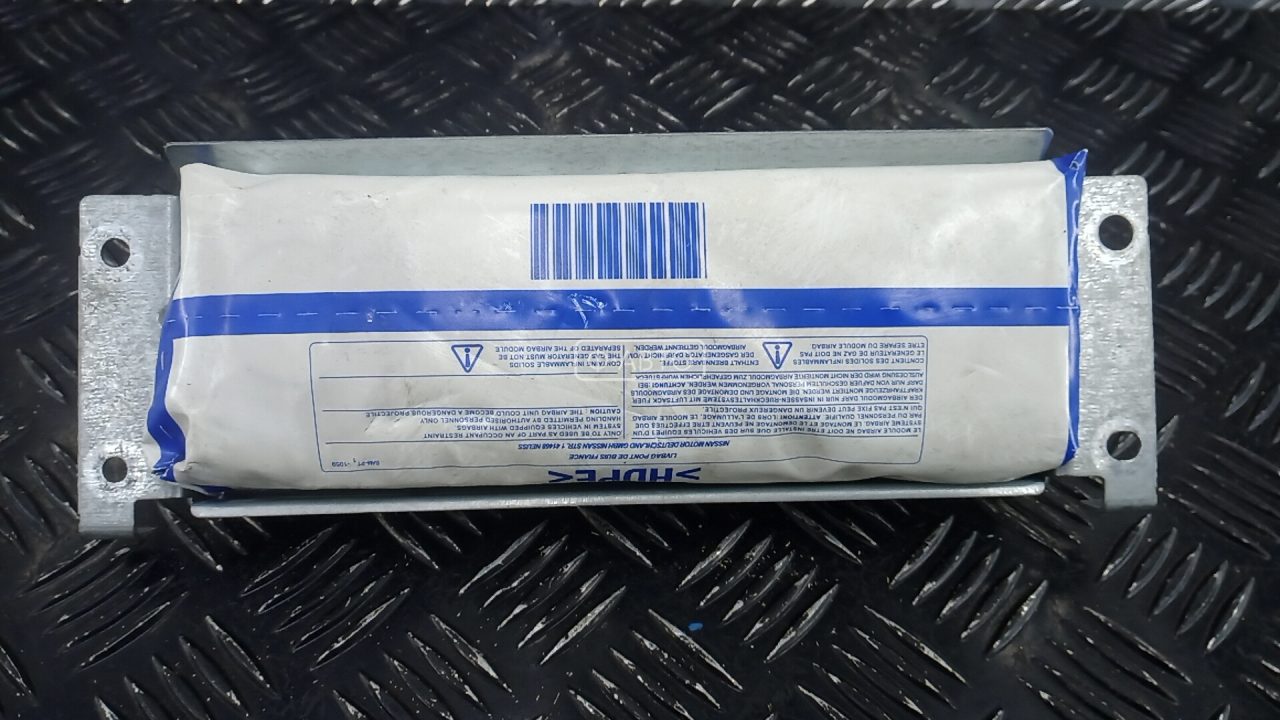 Подушка безопасности пассажира