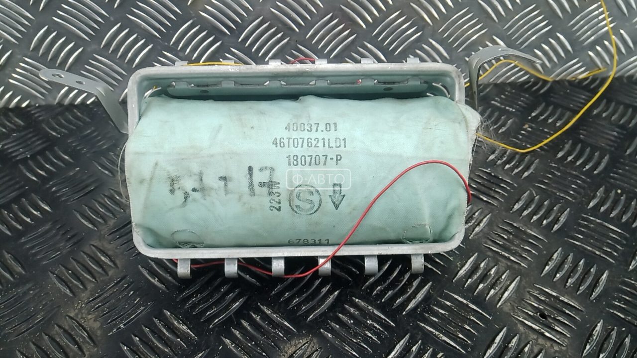 Подушка безопасности пассажира