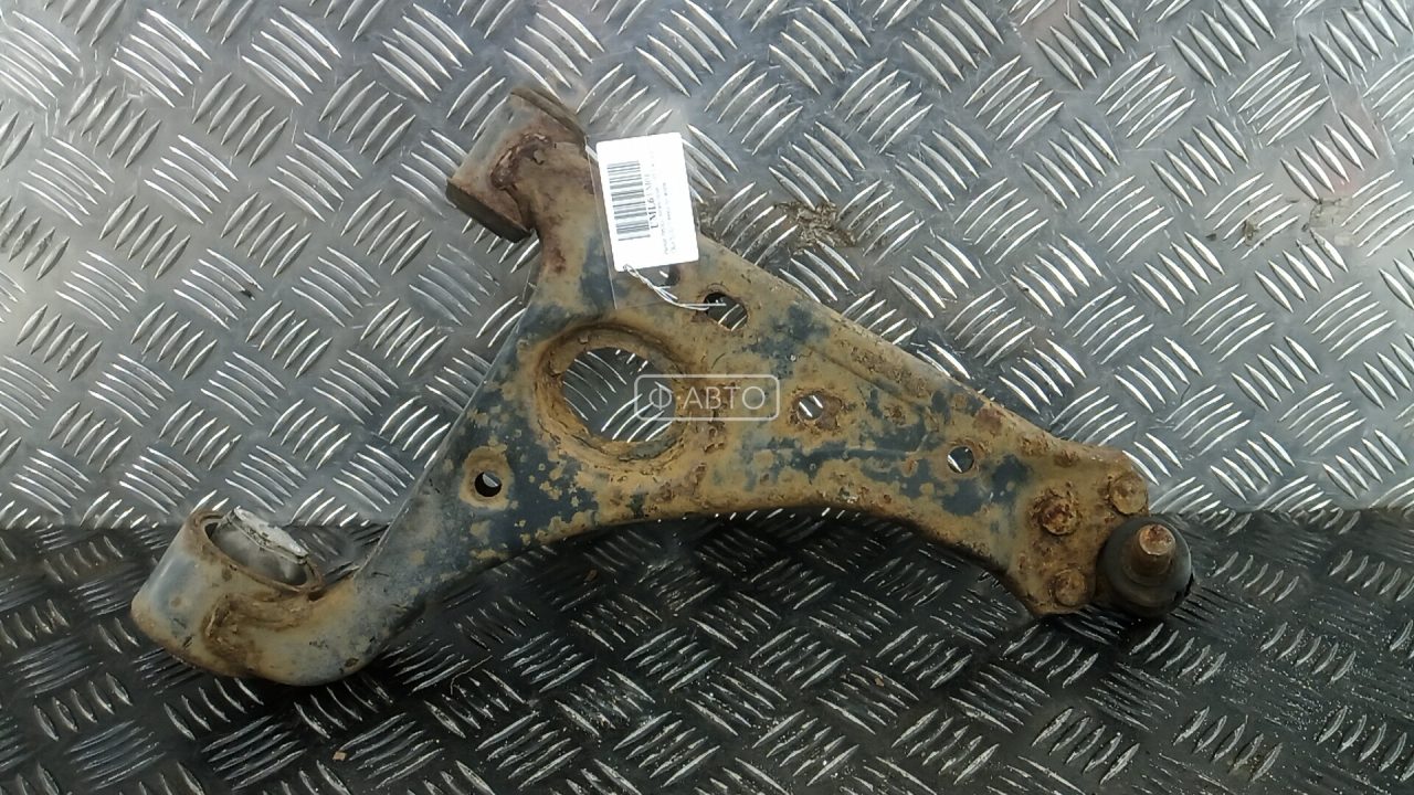 Рычаг передний нижний правый