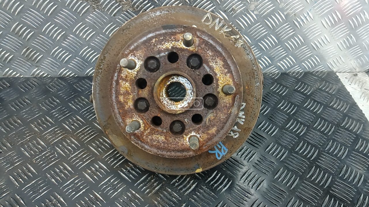 Ступица передняя правая