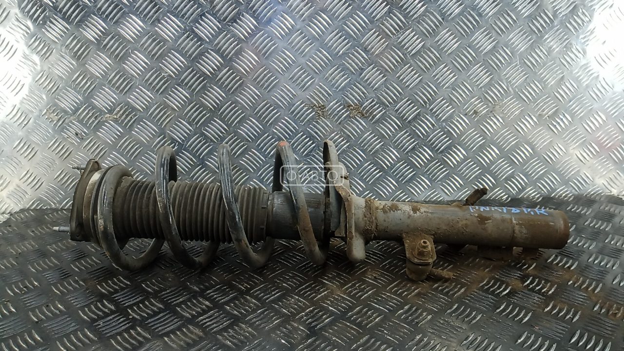 Стойка передняя правая