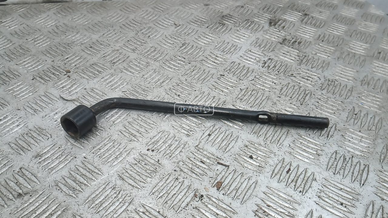 Ключ колесный