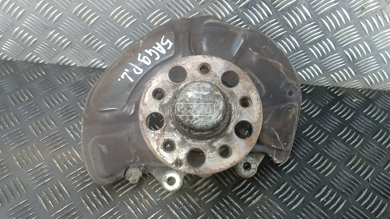 Ступица передняя левая