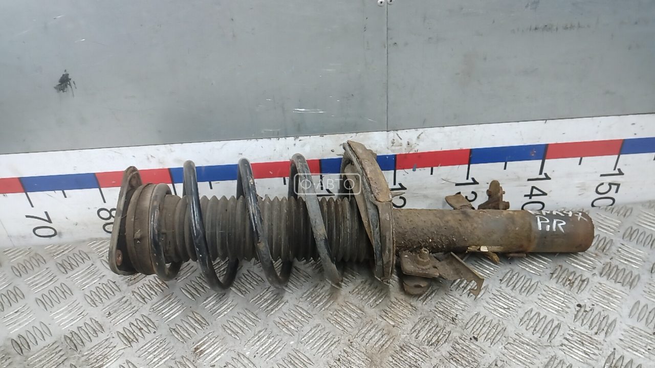 Стойка передняя правая