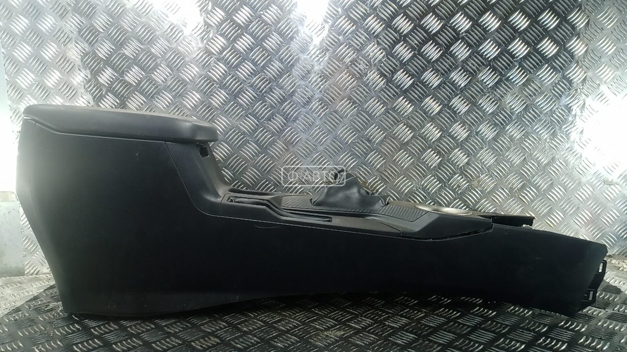 Подлокотник центральный