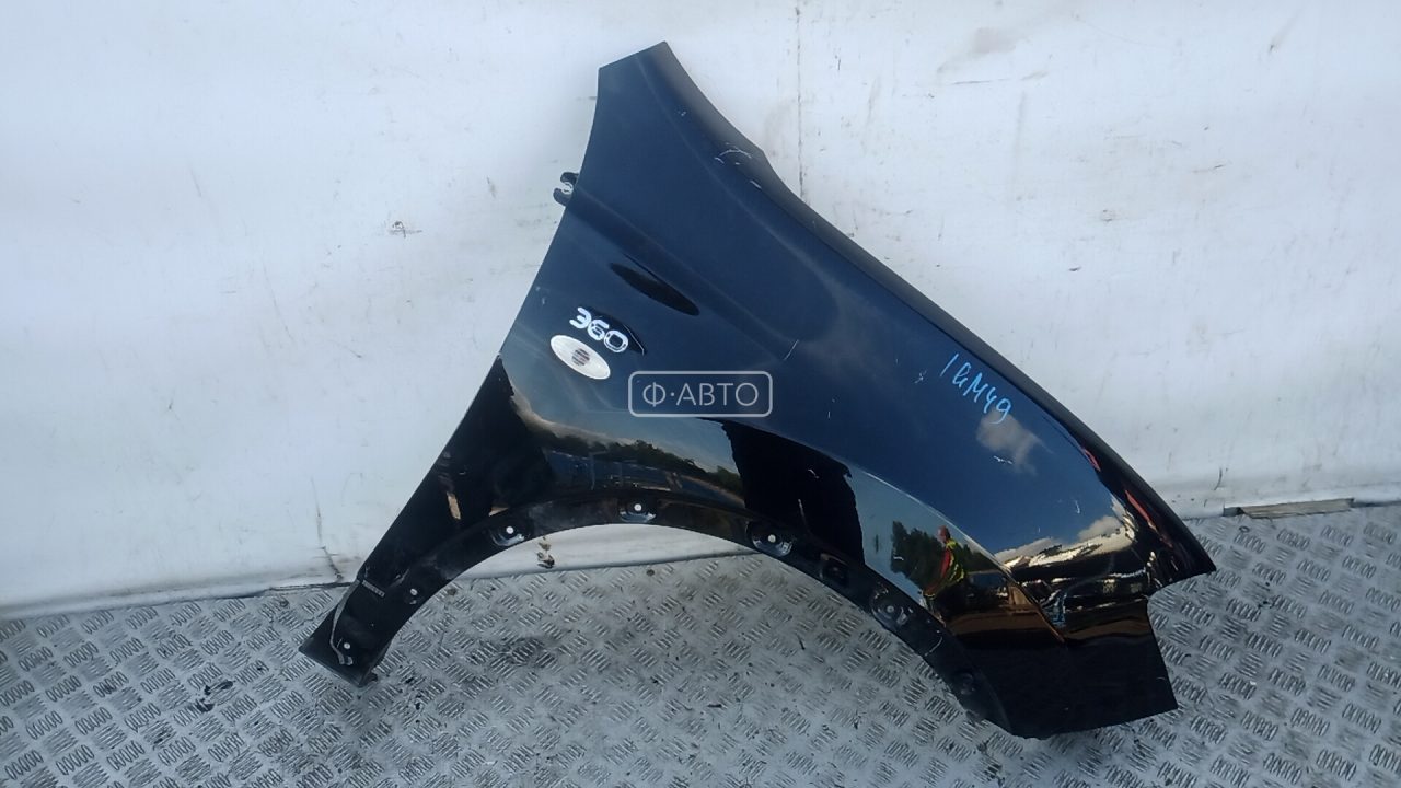 Крыло переднее правое