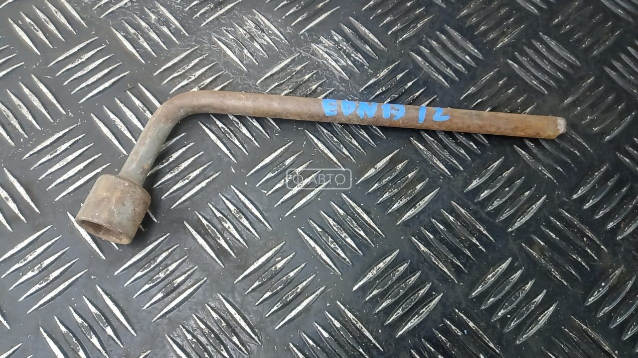 Ключ колесный