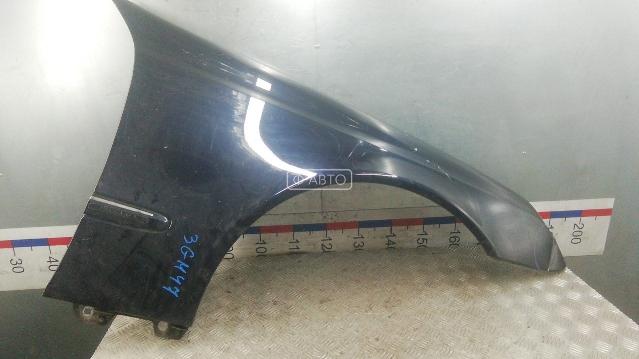 Крыло переднее правое