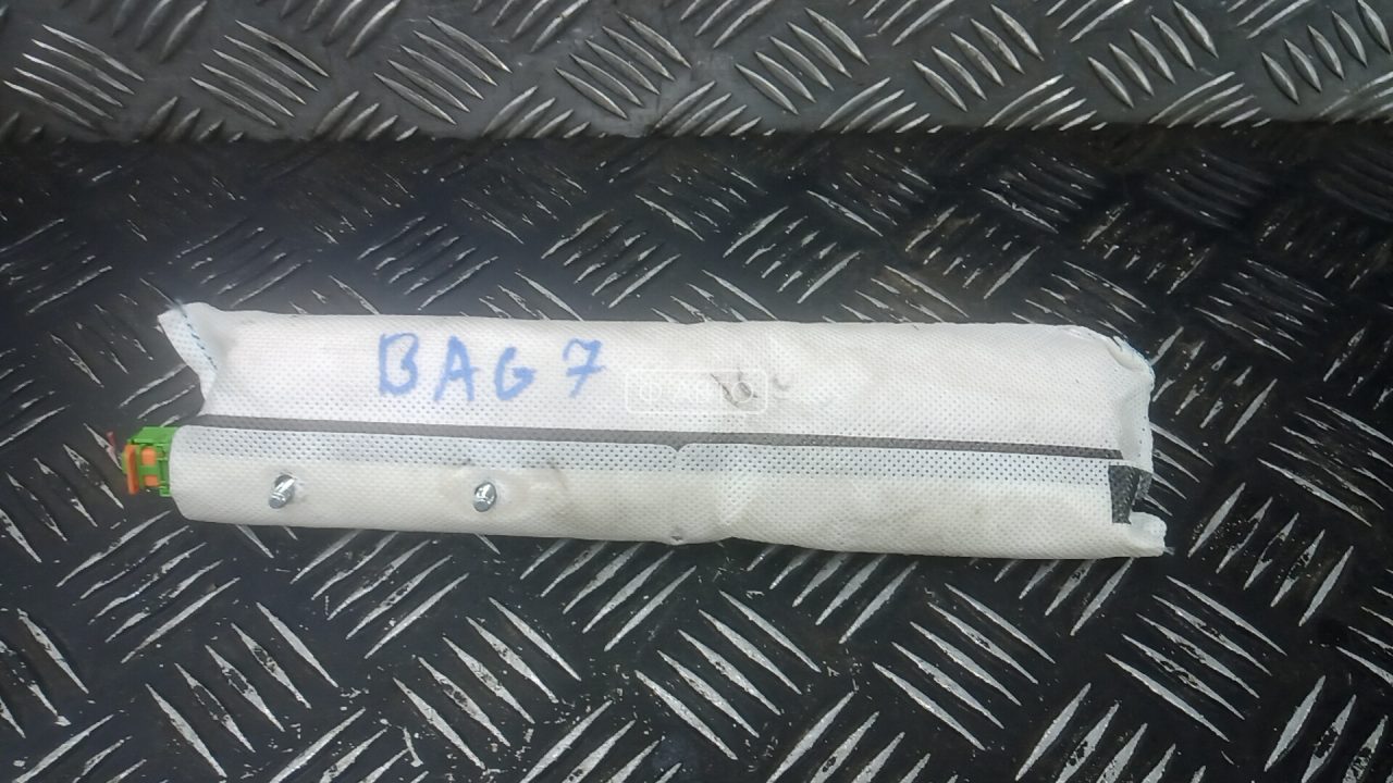 Подушка сидения водителя