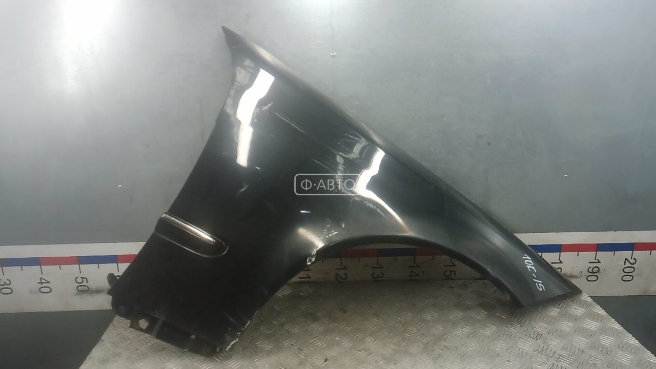 Крыло переднее правое