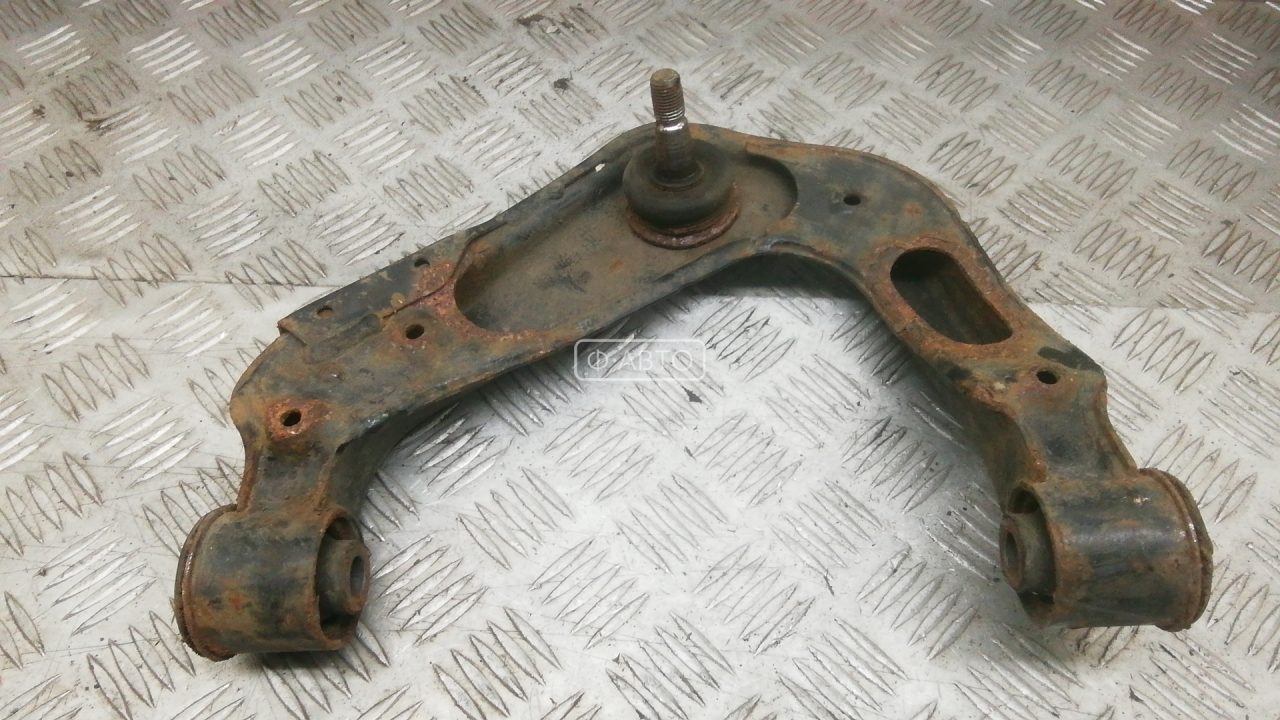 Рычаг передний верхний правый