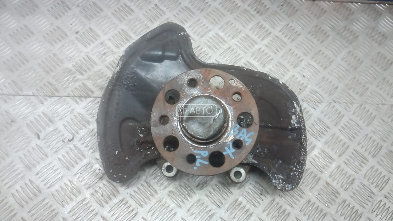 Ступица передняя левая